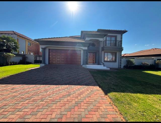 4 BEDROOM HOUSE FOR SALE IN HELDERWYK